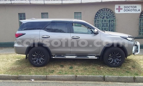 Buy Used Toyota Fortuner Other Car in Hlotse in Leribe Buy Used Toyota Fortuner Other Car in Hlotse in Leribe