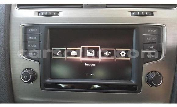 اشتري مستعمل Volkswagen Golf White سيارة في Roma في Maseru اشتري مستعمل Volkswagen Golf White سيارة في Roma في Maseru