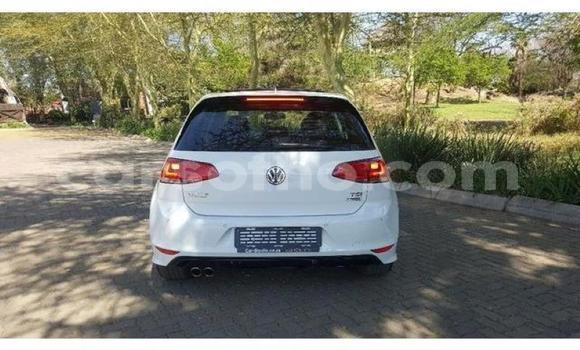اشتري مستعمل Volkswagen Golf White سيارة في Roma في Maseru اشتري مستعمل Volkswagen Golf White سيارة في Roma في Maseru