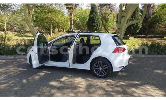 اشتري مستعمل Volkswagen Golf White سيارة في Roma في Maseru اشتري مستعمل Volkswagen Golf White سيارة في Roma في Maseru
