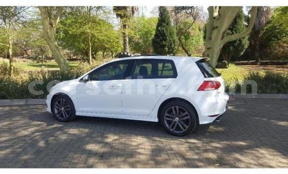اشتري مستعمل Volkswagen Golf White سيارة في Roma في Maseru اشتري مستعمل Volkswagen Golf White سيارة في Roma في Maseru