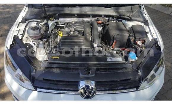 اشتري مستعمل Volkswagen Golf White سيارة في Roma في Maseru اشتري مستعمل Volkswagen Golf White سيارة في Roma في Maseru