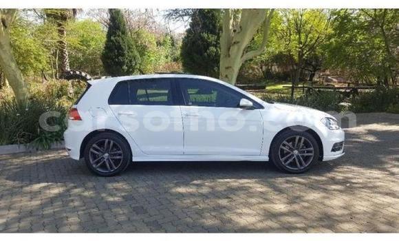 اشتري مستعمل Volkswagen Golf White سيارة في Roma في Maseru اشتري مستعمل Volkswagen Golf White سيارة في Roma في Maseru