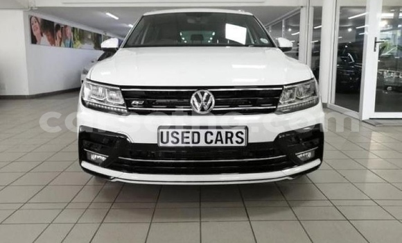 Acheter Occasion Voiture Volkswagen Touareg Blanc à Hlotse, Leribe Acheter Occasion Voiture Volkswagen Touareg Blanc à Hlotse, Leribe