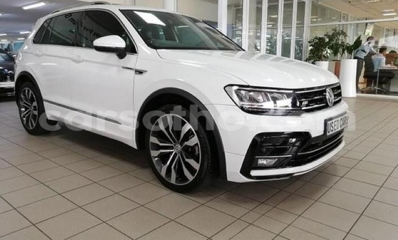 Acheter Occasion Voiture Volkswagen Touareg Blanc à Hlotse, Leribe Acheter Occasion Voiture Volkswagen Touareg Blanc à Hlotse, Leribe
