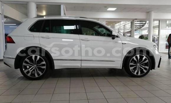 Acheter Occasion Voiture Volkswagen Touareg Blanc à Hlotse, Leribe Acheter Occasion Voiture Volkswagen Touareg Blanc à Hlotse, Leribe