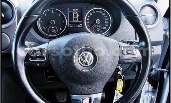Buy Used Volkswagen Amarok White Car in Hlotse in Leribe Buy Used Volkswagen Amarok White Car in Hlotse in Leribe