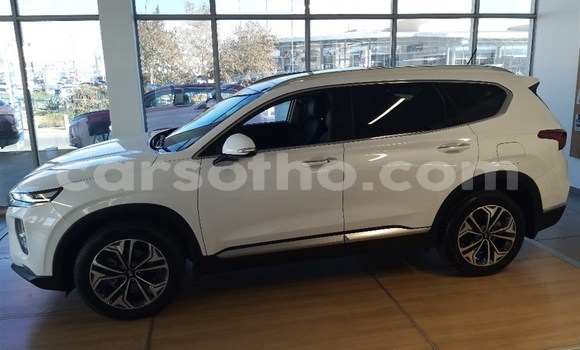 Sayi Na hannu Hyundai Santa Fe White Mota in Mohale's Hoek a Mohale's Hoek Sayi Na hannu Hyundai Santa Fe White Mota in Mohale's Hoek a Mohale's Hoek