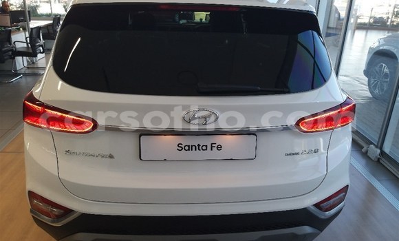 Sayi Na hannu Hyundai Santa Fe White Mota in Mohale's Hoek a Mohale's Hoek Sayi Na hannu Hyundai Santa Fe White Mota in Mohale's Hoek a Mohale's Hoek