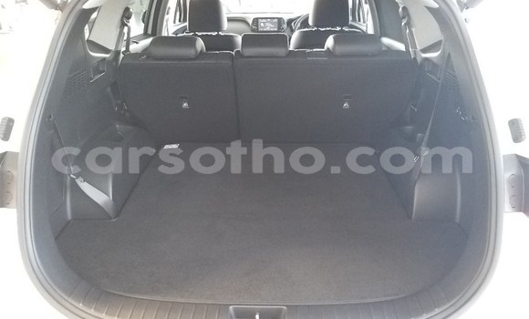 Sayi Na hannu Hyundai Santa Fe White Mota in Mohale's Hoek a Mohale's Hoek Sayi Na hannu Hyundai Santa Fe White Mota in Mohale's Hoek a Mohale's Hoek