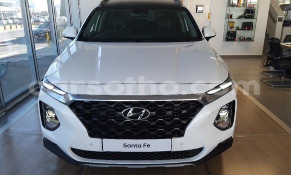 Sayi Na hannu Hyundai Santa Fe White Mota in Mohale's Hoek a Mohale's Hoek Sayi Na hannu Hyundai Santa Fe White Mota in Mohale's Hoek a Mohale's Hoek