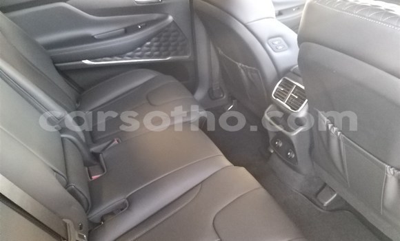 Sayi Na hannu Hyundai Santa Fe White Mota in Mohale's Hoek a Mohale's Hoek Sayi Na hannu Hyundai Santa Fe White Mota in Mohale's Hoek a Mohale's Hoek
