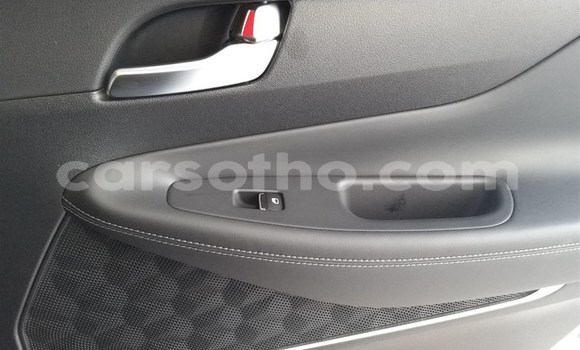 Sayi Na hannu Hyundai Santa Fe White Mota in Mohale's Hoek a Mohale's Hoek Sayi Na hannu Hyundai Santa Fe White Mota in Mohale's Hoek a Mohale's Hoek