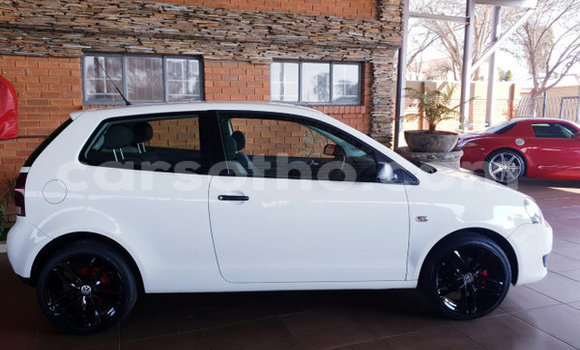 Acheter Occasion Voiture Volkswagen Polo Blanc à Maputsoe, Leribe Acheter Occasion Voiture Volkswagen Polo Blanc à Maputsoe, Leribe