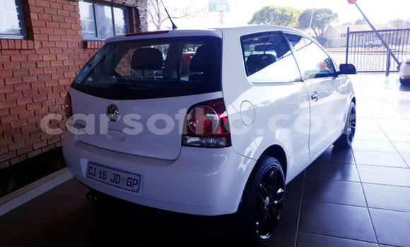 Acheter Occasion Voiture Volkswagen Polo Blanc à Maputsoe, Leribe Acheter Occasion Voiture Volkswagen Polo Blanc à Maputsoe, Leribe