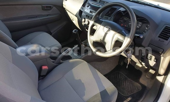 Acheter Occasion Voiture Toyota Hilux Blanc à Maputsoe, Leribe Acheter Occasion Voiture Toyota Hilux Blanc à Maputsoe, Leribe