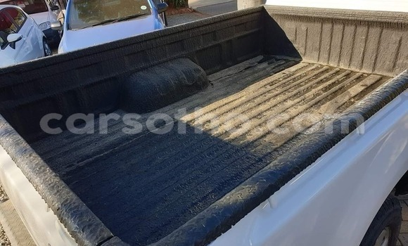 Acheter Occasion Voiture Toyota Hilux Blanc à Maputsoe, Leribe Acheter Occasion Voiture Toyota Hilux Blanc à Maputsoe, Leribe