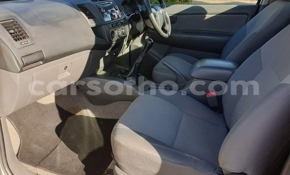 Acheter Occasion Voiture Toyota Hilux Blanc à Maputsoe, Leribe Acheter Occasion Voiture Toyota Hilux Blanc à Maputsoe, Leribe