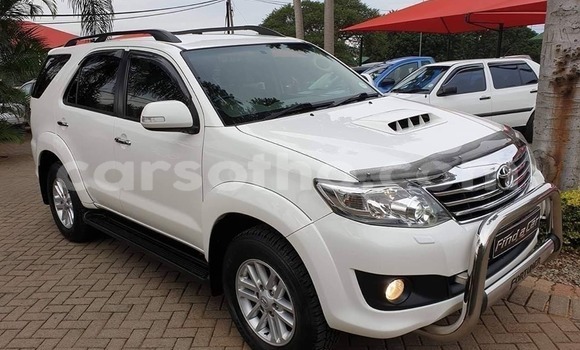 Acheter Occasion Voiture Toyota Fortuner Blanc à Maputsoa, Leribe Acheter Occasion Voiture Toyota Fortuner Blanc à Maputsoa, Leribe