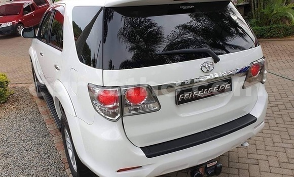 Acheter Occasion Voiture Toyota Fortuner Blanc à Maputsoa, Leribe Acheter Occasion Voiture Toyota Fortuner Blanc à Maputsoa, Leribe