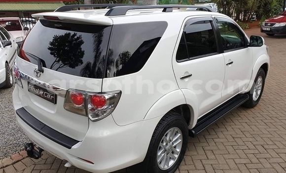 Acheter Occasion Voiture Toyota Fortuner Blanc à Maputsoa, Leribe Acheter Occasion Voiture Toyota Fortuner Blanc à Maputsoa, Leribe