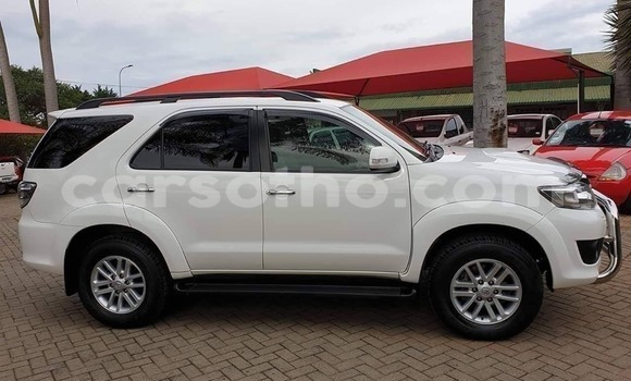 Acheter Occasion Voiture Toyota Fortuner Blanc à Maputsoa, Leribe Acheter Occasion Voiture Toyota Fortuner Blanc à Maputsoa, Leribe