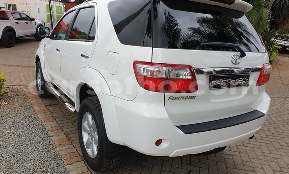 Buy Used Toyota Fortuner White Car in Maputsoa in Leribe Buy Used Toyota Fortuner White Car in Maputsoa in Leribe