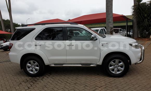 Buy Used Toyota Fortuner White Car in Maputsoa in Leribe Buy Used Toyota Fortuner White Car in Maputsoa in Leribe