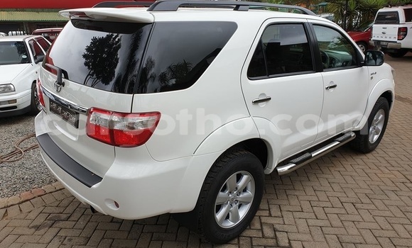 Buy Used Toyota Fortuner White Car in Maputsoa in Leribe Buy Used Toyota Fortuner White Car in Maputsoa in Leribe