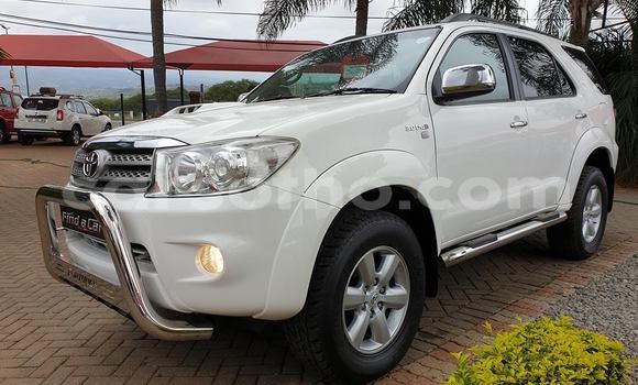Buy Used Toyota Fortuner White Car in Maputsoa in Leribe Buy Used Toyota Fortuner White Car in Maputsoa in Leribe