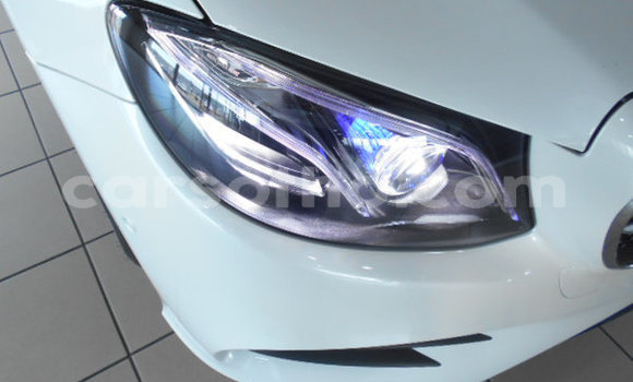 اشتري مستعمل Mercedes-Benz E–Class White سيارة في Maseru في Maseru اشتري مستعمل Mercedes-Benz E–Class White سيارة في Maseru في Maseru