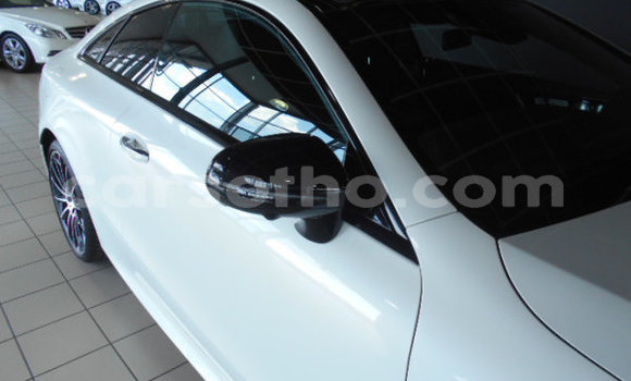 اشتري مستعمل Mercedes-Benz E–Class White سيارة في Maseru في Maseru اشتري مستعمل Mercedes-Benz E–Class White سيارة في Maseru في Maseru