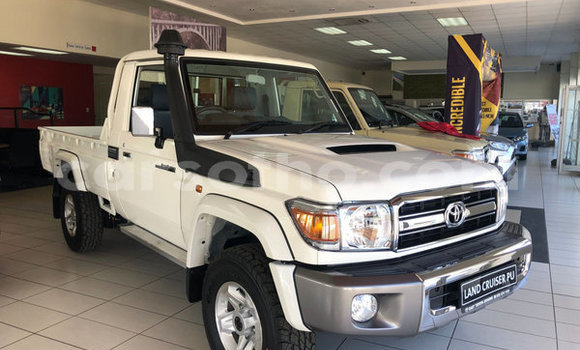 Sayi Na hannu Toyota Land Cruiser White Mota in Maseru a Maseru Sayi Na hannu Toyota Land Cruiser White Mota in Maseru a Maseru