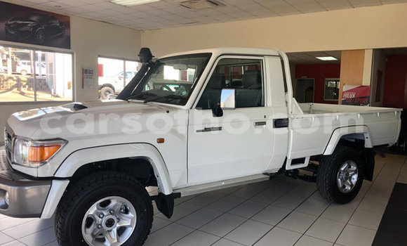 Sayi Na hannu Toyota Land Cruiser White Mota in Maseru a Maseru Sayi Na hannu Toyota Land Cruiser White Mota in Maseru a Maseru