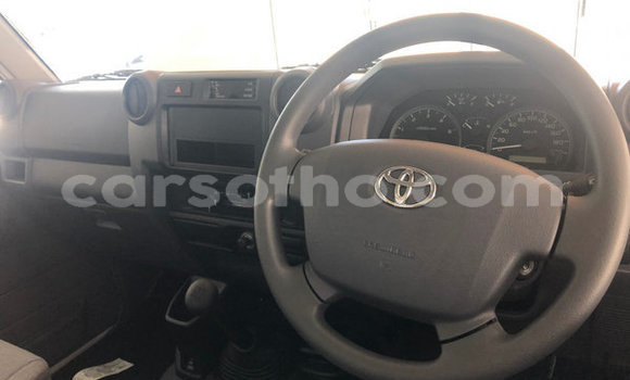 Sayi Na hannu Toyota Land Cruiser White Mota in Maseru a Maseru Sayi Na hannu Toyota Land Cruiser White Mota in Maseru a Maseru