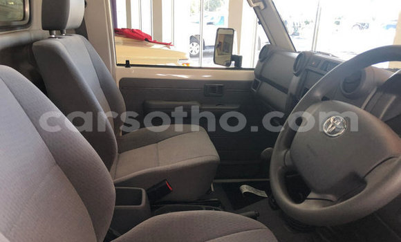 Sayi Na hannu Toyota Land Cruiser White Mota in Maseru a Maseru Sayi Na hannu Toyota Land Cruiser White Mota in Maseru a Maseru