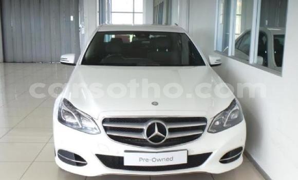 Sayi Na hannu Mercedes-Benz 200 White Mota in Maseru a Maseru Sayi Na hannu Mercedes-Benz 200 White Mota in Maseru a Maseru