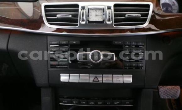 Sayi Na hannu Mercedes-Benz 200 White Mota in Maseru a Maseru Sayi Na hannu Mercedes-Benz 200 White Mota in Maseru a Maseru