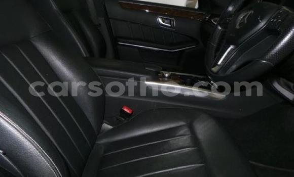 Sayi Na hannu Mercedes-Benz 200 White Mota in Maseru a Maseru Sayi Na hannu Mercedes-Benz 200 White Mota in Maseru a Maseru