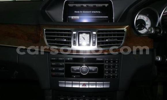 Sayi Na hannu Mercedes-Benz 200 White Mota in Maseru a Maseru Sayi Na hannu Mercedes-Benz 200 White Mota in Maseru a Maseru