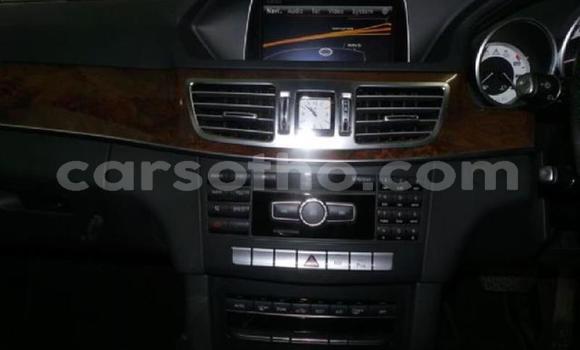 Sayi Na hannu Mercedes-Benz 200 White Mota in Maseru a Maseru Sayi Na hannu Mercedes-Benz 200 White Mota in Maseru a Maseru