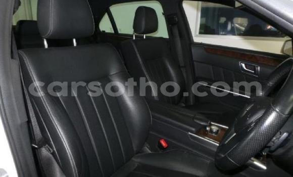 Sayi Na hannu Mercedes-Benz 200 White Mota in Maseru a Maseru Sayi Na hannu Mercedes-Benz 200 White Mota in Maseru a Maseru