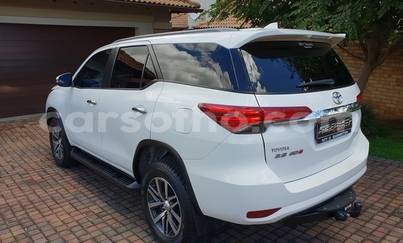 Acheter Occasion Voiture Toyota Fortuner Blanc à Maputsoa, Leribe Acheter Occasion Voiture Toyota Fortuner Blanc à Maputsoa, Leribe