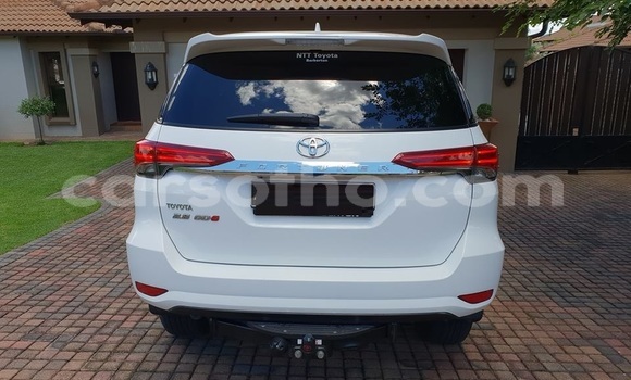 Acheter Occasion Voiture Toyota Fortuner Blanc à Maputsoa, Leribe Acheter Occasion Voiture Toyota Fortuner Blanc à Maputsoa, Leribe