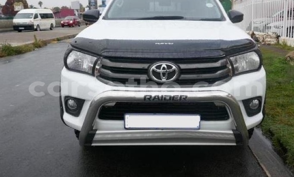 اشتري مستعمل Toyota Hilux White سيارة في Hlotse في Leribe اشتري مستعمل Toyota Hilux White سيارة في Hlotse في Leribe