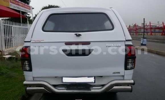 اشتري مستعمل Toyota Hilux White سيارة في Hlotse في Leribe اشتري مستعمل Toyota Hilux White سيارة في Hlotse في Leribe