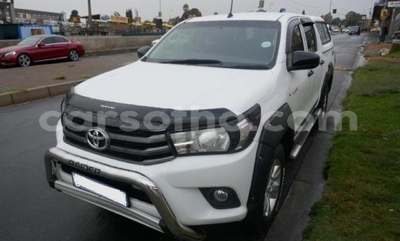اشتري مستعمل Toyota Hilux White سيارة في Hlotse في Leribe اشتري مستعمل Toyota Hilux White سيارة في Hlotse في Leribe