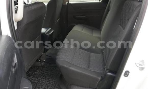 اشتري مستعمل Toyota Hilux White سيارة في Hlotse في Leribe اشتري مستعمل Toyota Hilux White سيارة في Hlotse في Leribe