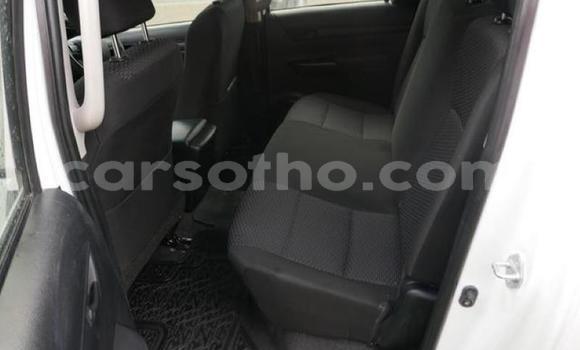 اشتري مستعمل Toyota Hilux White سيارة في Hlotse في Leribe اشتري مستعمل Toyota Hilux White سيارة في Hlotse في Leribe