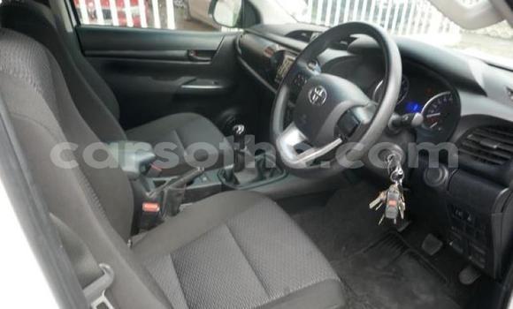 اشتري مستعمل Toyota Hilux White سيارة في Hlotse في Leribe اشتري مستعمل Toyota Hilux White سيارة في Hlotse في Leribe